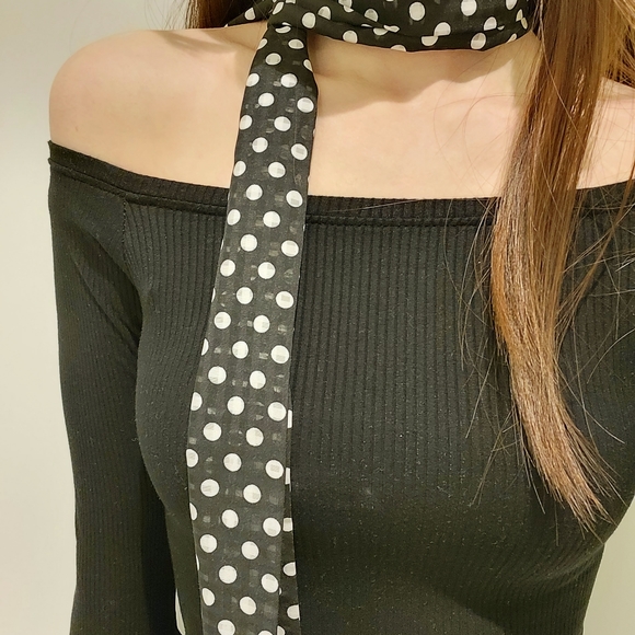 Scarf - back & white dots - Picture 1 of 2